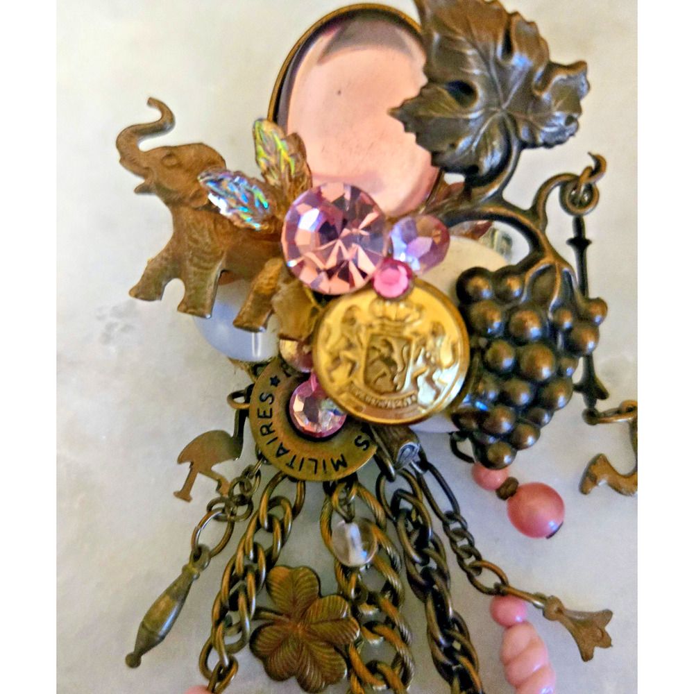Vintage Lisa Carlson bronze dangle animal theme brooch with buttons pink beads - Picture 16 of 16